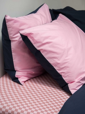 5---Color_Block_Navy_Pink_2pers_rgb-9099