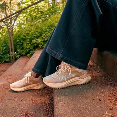 9---Womens-Motion-Access-Low-LaceUp-Sneaker