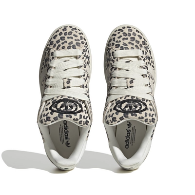 3---ID7041_3_FOOTWEAR_Photography_Top Portrait View_white