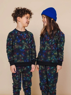2---FW24XMASlights_regularsweater_kids_14_7b6745e7-30e3-4e77-bbee-f45f12a53626