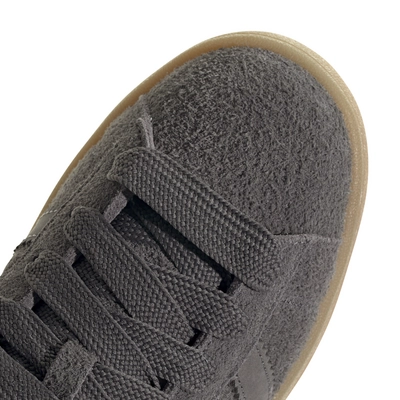IH2661_9_FOOTWEAR_Photography_Detail View 2_white