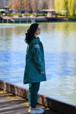 Ducksday_raincoat_woman_Breeze_3