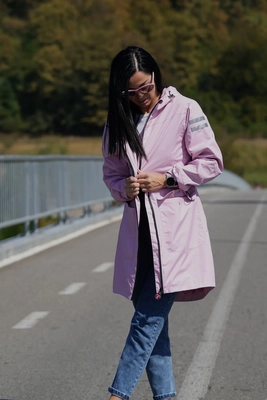 8---Ducksday_Raincoat_woman_Lee_9