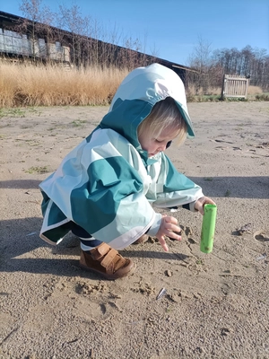 Ducksday_rainponcho_Breeze_1