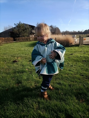 Ducksday_rainponcho_Breeze_2