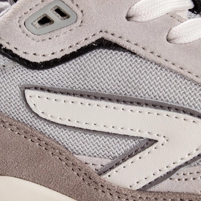 glide-ice-offwhite-midgrey-offwhite-black-5