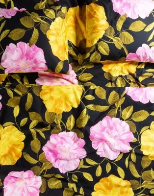 4---bloom_with_a_view_duvet_cover_black_101619_105_lr_s1_p_1_1
