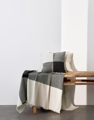 3---erlend_plaid_black_101631_105_lr_s1_p