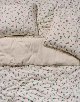 4---lily_melody_duvet_cover_tofu_taupe_101743_649_lr_s1_p_4