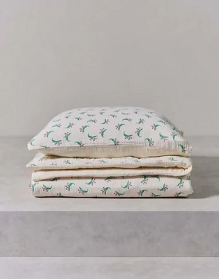 5---lily_melody_duvet_cover_tofu_taupe_101743_649_lr_s2_p_4