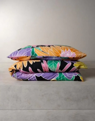 3---flower_fling_duvet_cover_black_101617_105_lr_s2_p_1