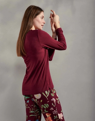 4---luyza_uni_top_long_sleeve_burgundy_100645_275_lr_s2_p