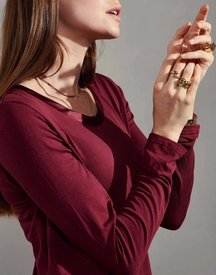 5---luyza_uni_top_long_sleeve_burgundy_100645_275_lr_s3_p