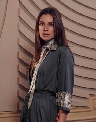 6---evi_veronique_kimono_slate_grey_101808_662_lr_s4_p