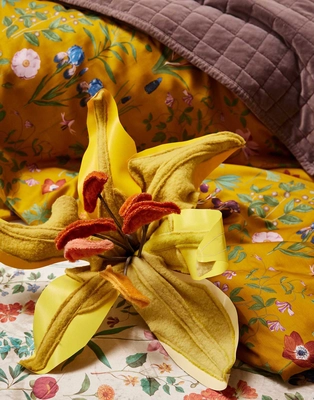 8---Marigold_Duvet_cover_Flower_ochre_101876_665_LR_S2_P