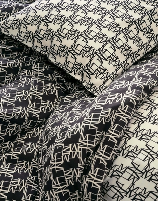 2---monogram_duvet_cover_black_101886_105_lr_d2_p
