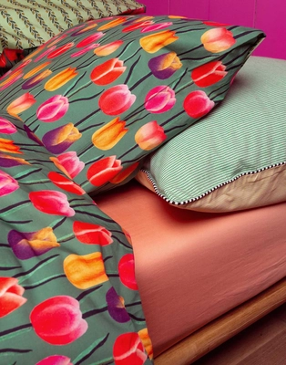 3---tulip_field_duvet__cover_grass_green_101900_674_lr_d2_p