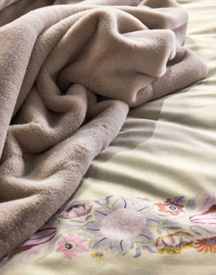 4---veroniq_duvet_cover_vanilla_101904_292_lr_d3_p