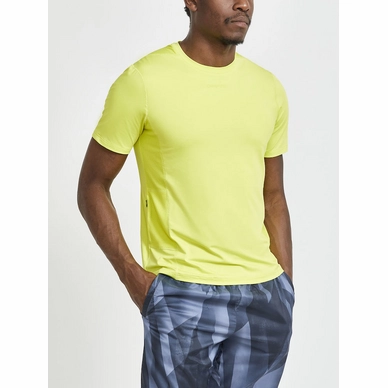 2---1908753-503000_ADV Essence SS Tee M_Closeup1