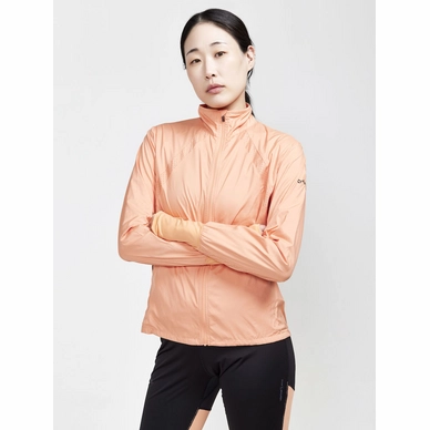 2---1911241-716000_ADV Essence Wind Jacket W_Closeup1_Preview