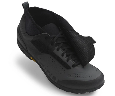 2---260084019-giro-terraduro-mid-dirt-shoe-dark-shadow-black-34-main