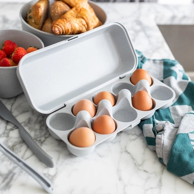 2---3179_eggs_to_go_670_3_os