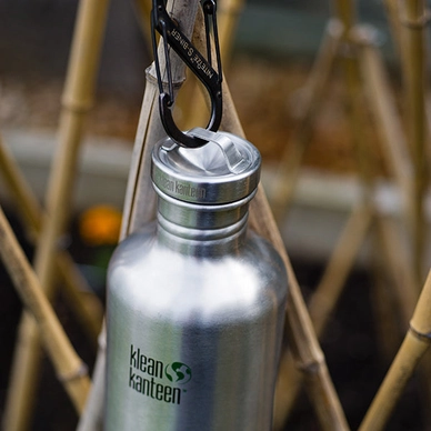 2---40oz_bottle_steel_loop_cap_lifestyle_1024x