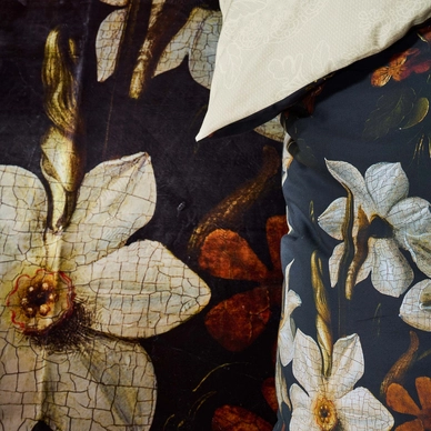 2---Daffodils_Reunited_Duvet_cover_Black_401790_100_105_LR_D1_P
