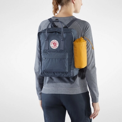 2---Kanken_Bottle_Pocket_23793-160_C_MODEL_FJR
