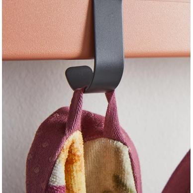 2---ROSALEE_PLUM_GUEST_TOWEL_DETAIL_LR1