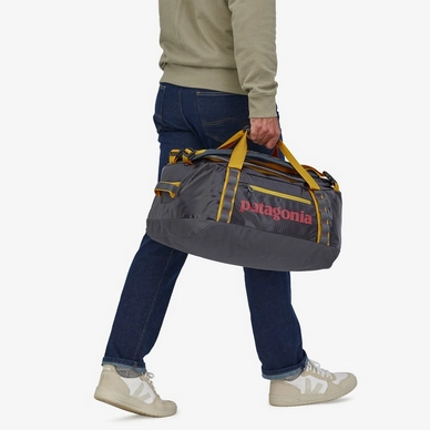 2---Reistas Patagonia Black Hole Duffel 40L Smolder Blue Buckwheat Gold-3