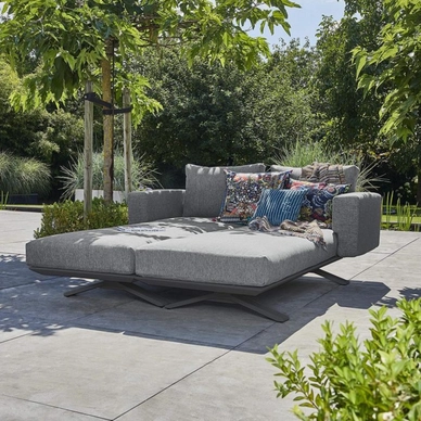 2---Suns-stockholm-chaise-2