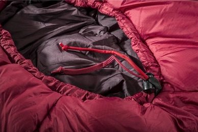 2---deuter-orbit-5-sl-schlafsack-cranberry-aubergine-rv-rechts (1)