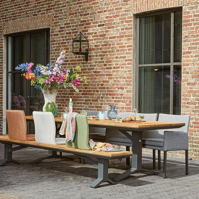 2---diningtable_suns_stockholm_bench_vieste_antas_lightanthracite_mood_1_1500_1