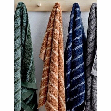 2---sdahl-organic-common-haandklaede-b-70-x-l-140-cm-oekologisk-bomuld-forest-green (1)