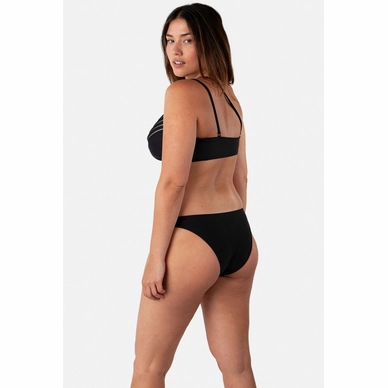 2---0709_alira-cheeky-bum_01_amo1