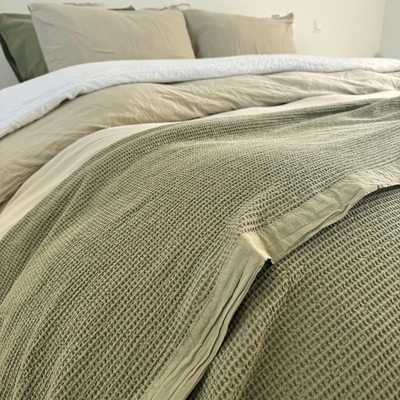 3---Everest-olive-green-3.png