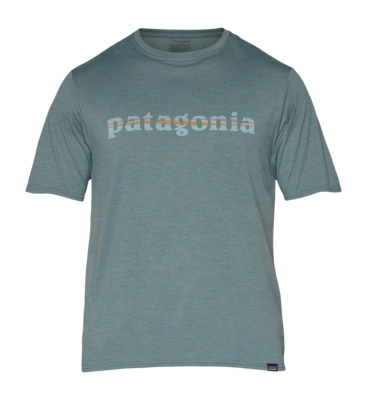 T-Shirt Patagonia Cap Cool Daily Graphic Shirt Herren 73 Text Logo Nouveau Green X Dye