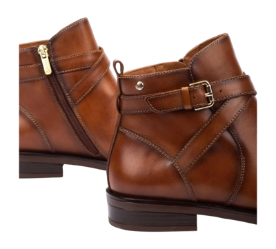 60-W3C-8869_250_Pikolinos_PUERTOLLANO_BRANDY_full-_no-bg