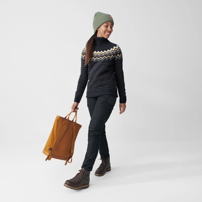 ovik_knit_roller_neck_w_84792-560-555_c_model_fjr