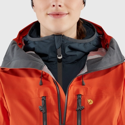 f89864_ss20_srrg_bergtagen_lite_insulation_jkt_w_fjaellraeven_21