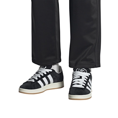 2---HQ8708_11_FOOTWEAR_On Model_Front View_transparent