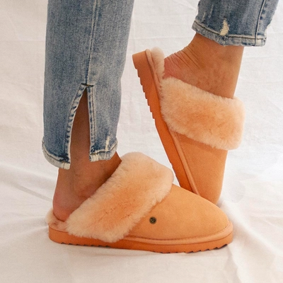 4---fls321024-on-foot
