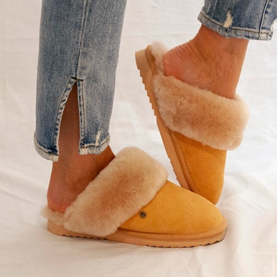 3---fls321029-on-foot
