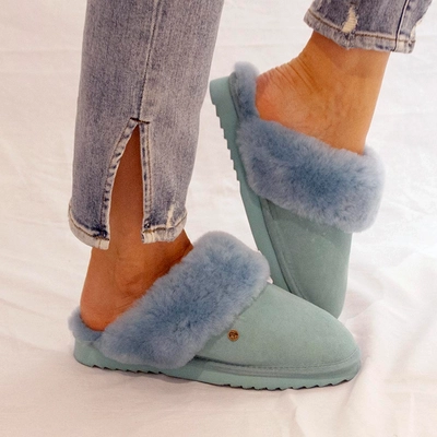 3---fls321043-on-foot