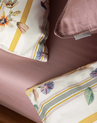 2---Amare_Duvet_cover_Vanilla_102210_292_LR_D1_P