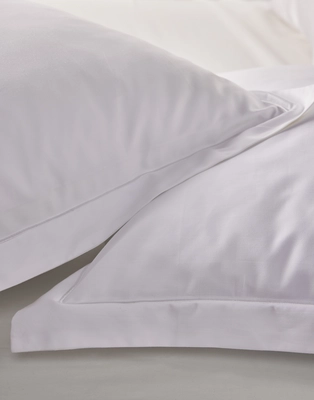 Aziza_Duvet_cover_White_102445_204_LR_D1_P