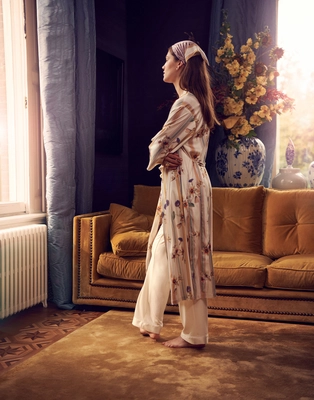 Ilona_Amare_Kimono_Vanilla_102204_292_LR_S1_P