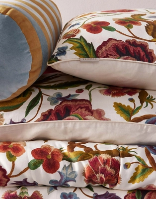 3---Roselina_Quilt_Vanilla_102264_292_LR_S1_P