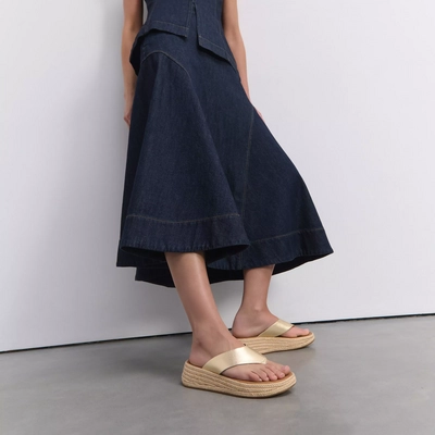 5---F-MODE-ESPADRILLE-LEATHER-FLATFORM-T-POST-SANDALS-PLATINO_IV6-675_1